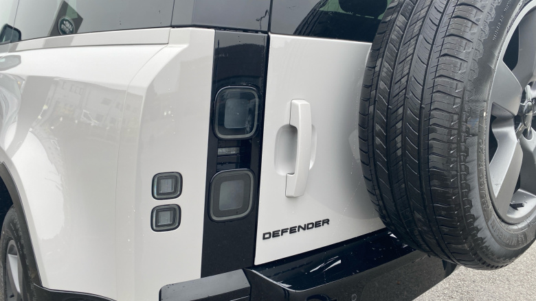 Land Rover Defender 3.0 D250 X-Dynamic SE 90 3dr Auto Diesel Estate